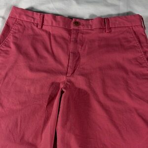 Izod mens rose red Saltwater Stretch flat front 9" inseam chino shorts - size 34